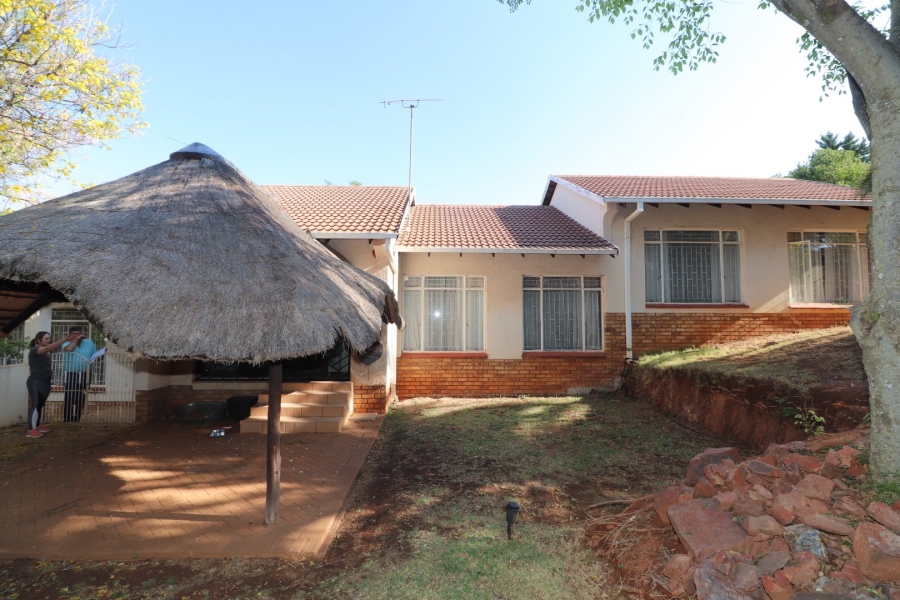 To Let 4 Bedroom Property for Rent in Wilkoppies North West